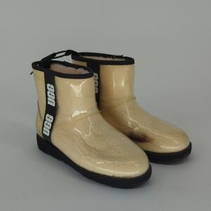 UGG Shearling Clear Ankle Boots 9 winter travel casual streetwear gorpcore